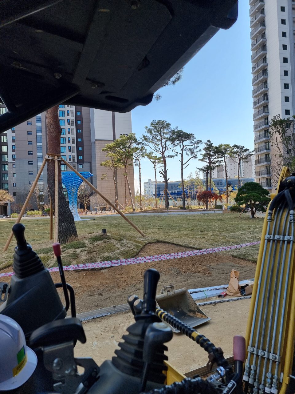 아파트 잔디나라시
